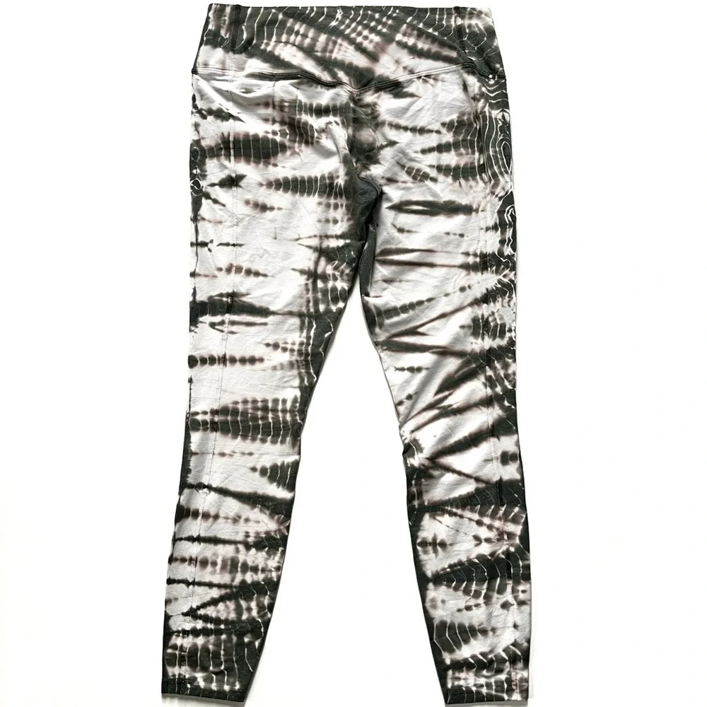 Nike Dri-Fit Tie Dye Camo Athletic Leggings Medium